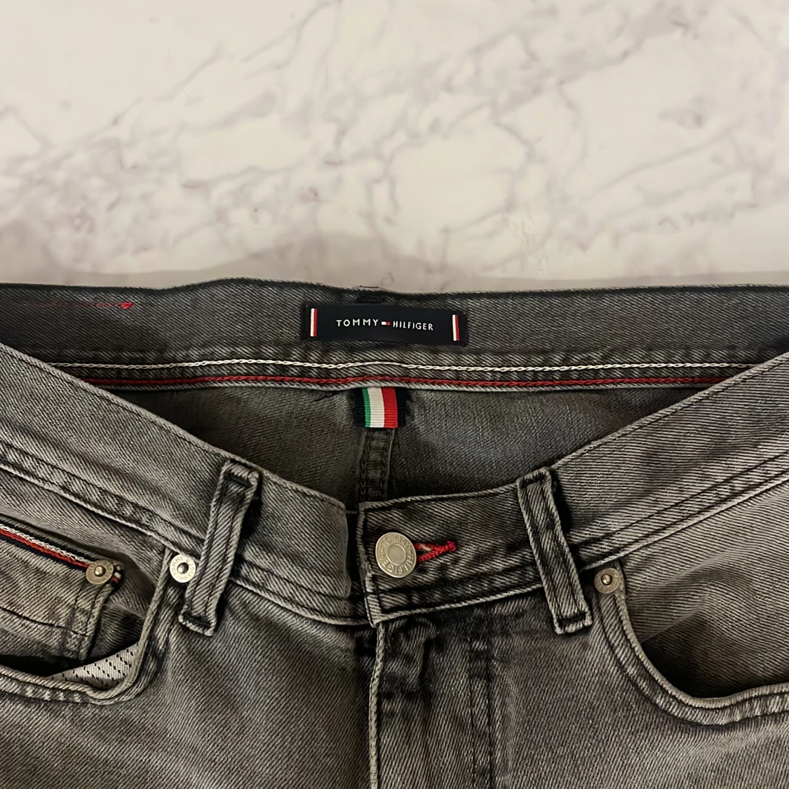 Gråa Tommy Hifiger Jeans - 90