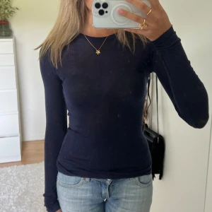 Arket långärmad tröja - Merinoull 100%, perfekt skick, nypris 570kr