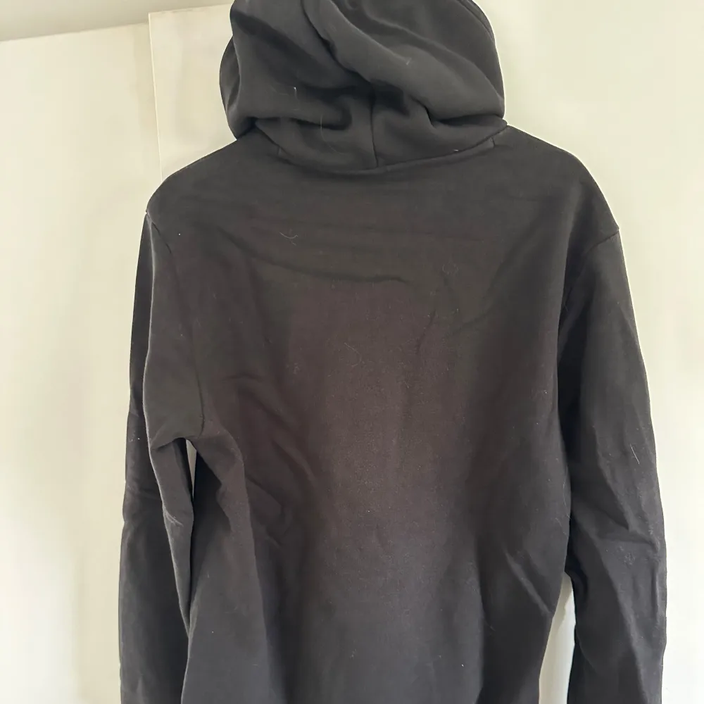 Storlek M passar mig som vanligtvis har S/Xs använd fåtal gånger . Hoodies.