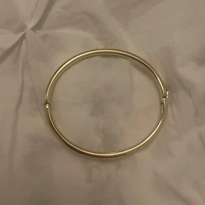 Pilgrim armband - Superfint armband från pilgrim. Använd 1 gång. Original pris ca 500kr. Bra skick.