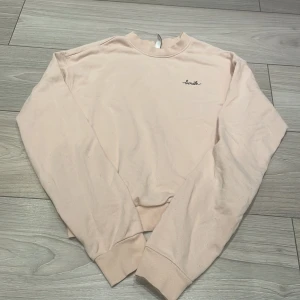 Tröja - Fint skick. Finns i Stockholm 🌸