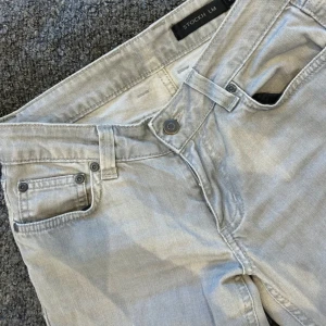 Lågmidjade jeans - Grå Lågmidjade jeans i straight modell, strl 38 men passar även 36💕