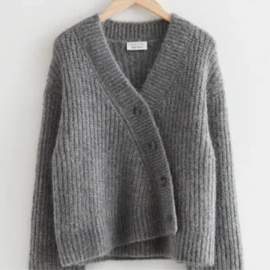 Söker denna!!  - Söker denna kofta i xs då jag av misstag tvättade min dotters i tvättmaskinen. Betalar bra för den