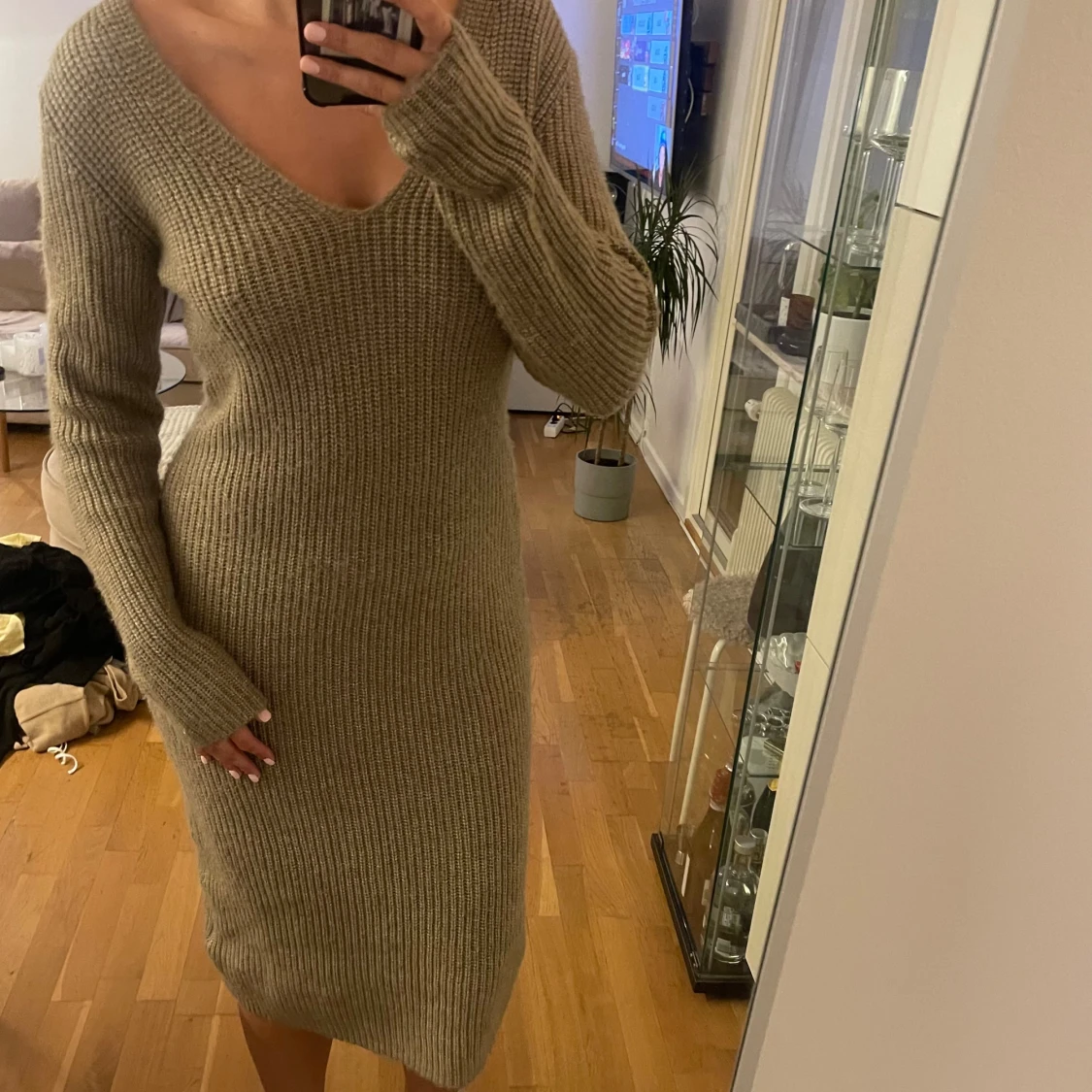 Beige stickad klänning  - 90