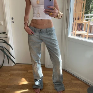 Levis jeans bootcut - Långa Low bootcut jeans från Levis! Vintage från barcelona. W32, L32 (midja: 43 cm rakt över, inneben: 91 cm) Köp gärna via köp nu, annars går det super att mötas upp i Stockholm🫶🏼 