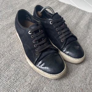 Lanvins  - Säljer dessa lanvins i storlek uk8/43. Skick 6/10. Skriv vid minsta lilla fundering!😊