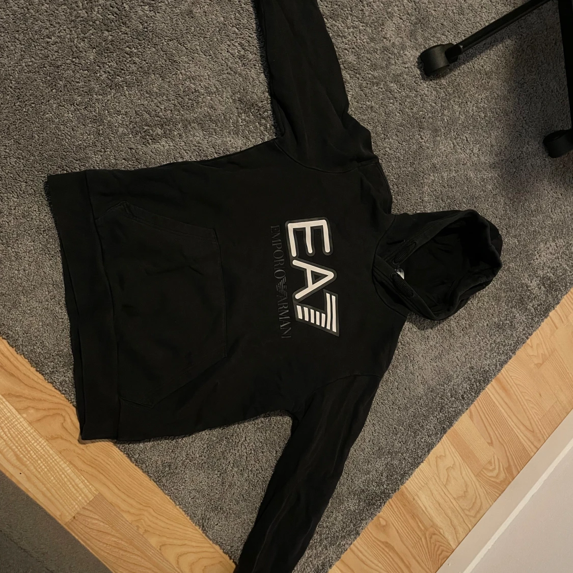 Svart hoodie från EA7