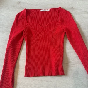 Tröja  - En fin tröja från Nakd i stolen xs men passar även S pga stretchig