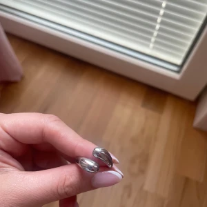 Justerbar ring - Jätte snygg ring som är justerbar 