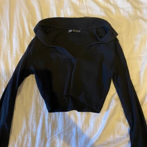 Svart topp - Säljer denna stilrena zara topp☺️