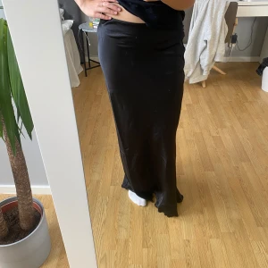 Satin kjol - Ny och oanvänd satin kjol😍