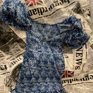 Klänning - Helt oanvänd, utan prislapp. ✨💞  (Bilderna är från min Vinted så därav suddiga)