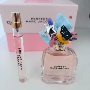 Parfym Sett - Perfect Marc Jacobs parfym set -  (lång flaska) sprayad 6 gånger max (bredare flaskan) 3 gånger 500:-