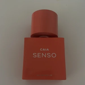 CAIA Senso Parfym - Säljer denna nästan helt oanvända Caia parfym som tyvärr inte kommer till användning! Använd 2 gånger❣️