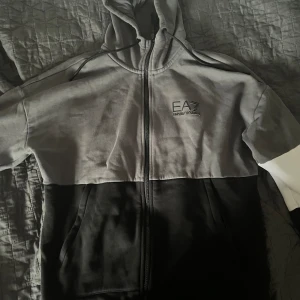 EA7 kofta - Ny EA7 kofta inga fel på den