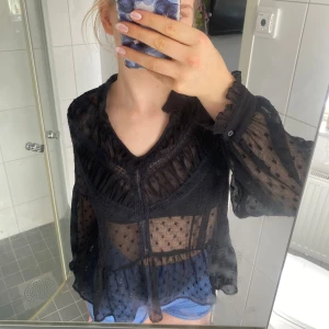 Långärmad mesh - Tröja från zara, använda 1 gång men inte alls min stil. 