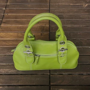 Handväska  - Bra storlek 