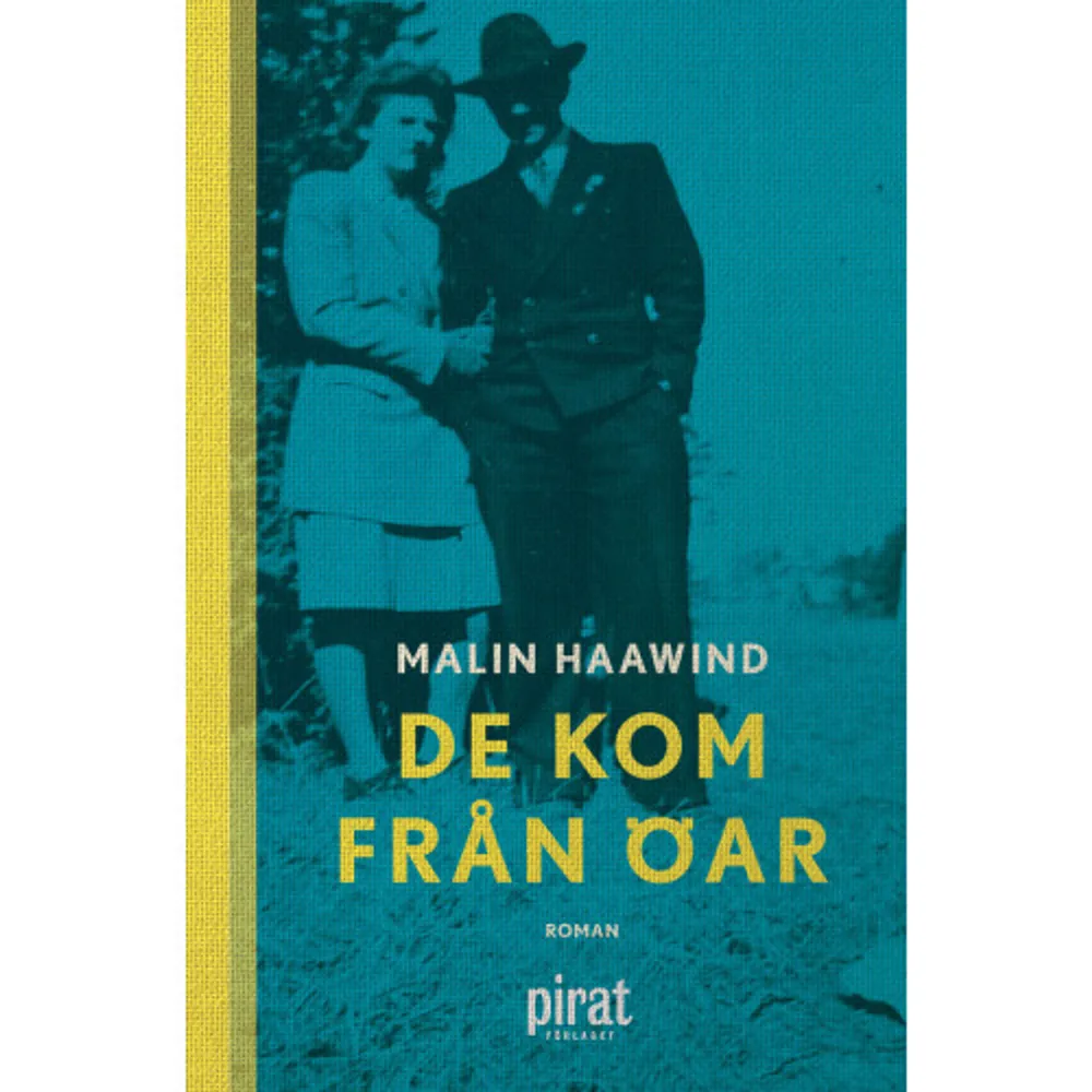 Den här boken är mycket mer än en spirande kärlekshistoria; det är en historia om hur det är att vara människa och att alltid ha havet heltnära sig. Förhållandet mellan öborna och havet tar stor plats i berättelsen och det beskrivs på ett ömsint och respektfullt sätt. Språket skimrar, glittraroch lyser som mareld i havet om hösten. Helhetsbetyg 5, Birgitta Ehn Eliason, BibliotekstjänstKräva liv av livet. Att inte bara andas och arbeta och sköta sig, utan att också dra ner hela andetagen i lungorna, dra ner själva livet i lungorna, i kroppen, och låta det sippra ut igen. Låta livet flöda över till någon annan.1945. Artonåriga Dagmar har sitt arbete som spritkassörska på hotellet i Slite, hon har sina tre systrar, hon har en pappa som blir alltmer grå och en mamma som börjat förlora kontakten med verkligheten. Hon har havet och hon har sin dröm om att livet ska börja på riktigt. Men skulle hon i så fall ha modet att ta del av det som erbjuds?En dag lägger ett fartyg till i Slite hamn, och besättningen inkvarteras på hotellet. Sjömannen Holger från Tjörn börjar samtala med Dagmar, han ser henne på ett sätt som ingen annan gjort och Dagmar får de konturer som hon alltid känt att hennes personlighet har saknat. Men kan hon hänge sig åt förälskelse när så många runtomkring henne har det svårt? Två unga människor, från två helt olika öar. Men det som avskiljer öfolk från resten av världen är det som håller dem samman sinsemellan - vattnet. Och närheten till vattnet gör att de vet allt om förluster.De kom från öar är första delen i trilogin om Dagmar och Holger, tre romaner som formar berättelsen om en familj men också om det svenska folkhemmet, från små kustsamhällen till nybyggda höghus i industristaden. Det är en varm och stämningsfull berättelse med ovanligt levande karaktärer.     Format Inbunden   Omfång 367 sidor   Språk Svenska   Förlag Piratförlaget   Utgivningsdatum 2021-08-19   ISBN 9789164207395  . Böcker.