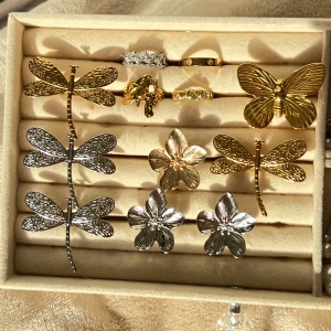 Ringar - Säljer helt nya ringar i rostfritt stål & justerbara. Rea just nu så Stora 100 kr st, små 70kr styck!! Finns både guld o silver! Skynda och köpppp❤️