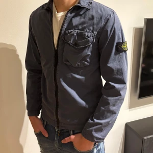 Stone Island jacka  - Snygg jacka från stone island i junior storlek, men skulle säga att den passar xs och kanske s 