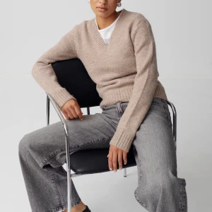 brun stickad tröja med v-ringning - aldrig använts därav priset ❤️❤️