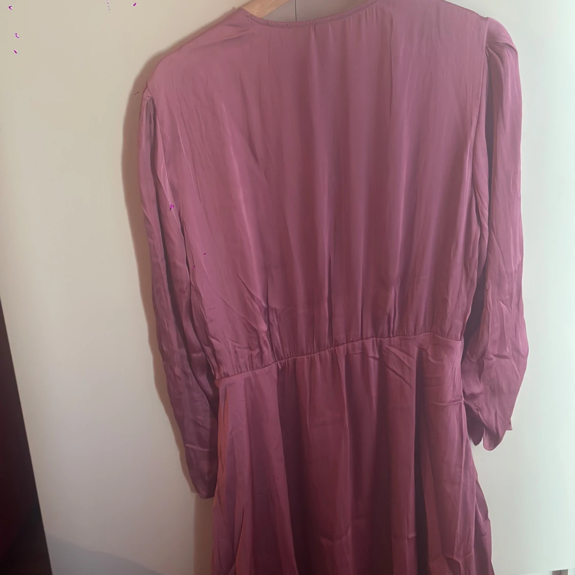 Lila omlottklänning från MNG - 2