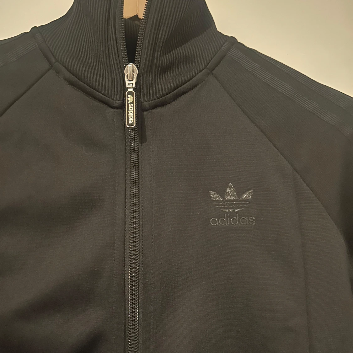 Svart kofta från Adidas - 90