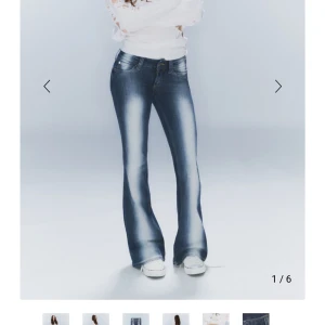 Low waist bootcut jeans - Säljer dessa jeans från cheap monday då de inte passade, endast använda en gång. Har inte kvar etiketten på baksidan av jeansen. Inga defekter och slutsålda på hemsidan!💕💕nypris 399kr