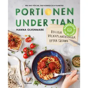 Nytt praktiskt litet format! Hanna Olvenmark är dietisten och bloggaren som blivit Portionen under tian med hela svenska folket. Hennes första kokbok med billig och klimatsmart mat har sålt i över 40 000 exemplar. När hon frågade sina drygt hundra tusen Instagramföljare vad de ville se mer av i nästa bok blev fler 300-kronorsveckor det självklara svaret. I sin nya bok har Hanna komponerat tolv inspirerande veckomenyer en för varje månad på året där säsongens råvaror går igen i recepten. Varje vecka har en inköpslista så att du kan handla för hela veckan på ett enda besök i affären. En gång i veckan blir det storkok, för matlådor eller för att kunna göra söndagen till vilodag. Recepten i boken är enkla och går givetvis lika bra att laga utan att följa veckoplanerna. Bläddra bara förbi inköpslistorna och välj och vraka mellan över 70 rätter som majscarbonara, rökig morotspizza, grönkålscrêpes eller varför inte den enkla linssoppan som är klar på endast 20 minuter? Varje recept är dessutom beräknat så att utsläppen per portion inte överstiger de gränser som är satta för att vi ska nå målet på max 1,5 graders uppvärmning. Smart va?  