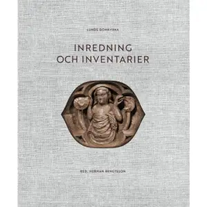 Lunds domkyrka är det främsta romanska byggnadsverket i Norden, med en byggnadshistoria som går tillbaka till 1000-talet. Domkyrkan har varit plats för avgörande händelser i politiska, teologiska och kulturella processer. Den nuvarande domkyrkan har här sin bakgrund; fortfarande är den ett centrum i Lunds stad och ett kyrkligt centrum i Sydsverige och Nordeuropa. Den 30 juni 1123 invigde ärkebiskop Asser kryptans huvudaltare, till Johannes Döparens och alla patriarkers och profeters minne. Med anledning av 900-årsjubileet 2023 har domkyrkorådet i Lund påbörjat publiceringen av ett vetenskapligt, rikt illustrerat bokverk om domkyrkans historia. Tidigare forskning är omfattande, men knappast heltäckande och inte sällan föråldrad eller motstridig. Boksviten om 8 volymer ingår i serien Sveriges kyrkor: Konsthistoriskt inventarium. Byggnadshistorisk och konstvetenskaplig dokumentation kompletteras i dessa böcker med immateriella aspekter: de historiska och kulturella sammanhangen, gudstjänstlivet och den intellektuella miljön kring domkyrkan. Huvudredaktör för bokverket är professor Stephan Borgehammar.Denna volym behandlar domkyrkans unika inredning och inventarier genom tiderna: altarbord och altartavlor, dopfuntar, nattvardskärl, predikstolar och korstolar, skulpturer, orglar, urverk och kyrkklockor, målningar och mosaik, textilier och klädnader. Medverkande författare: Kathrine Svanum Andersen, Herman Bengtsson, Robert Bennesh, Mari-Louise Franzén, Mats Hultkvist, Birgitte Bøggild Johannsen, Anders Johnsson, Andreas Manhag, Pia Bengtsson Melin, Lena Sjöstrand, Håkan E Wilhelmsson.    Format Klotband   Omfång 403 sidor   Språk Svenska   Förlag Makadam förlag   Utgivningsdatum 2023-12-08   Medverkande Herman Bengtsson   ISBN 9789170614194  