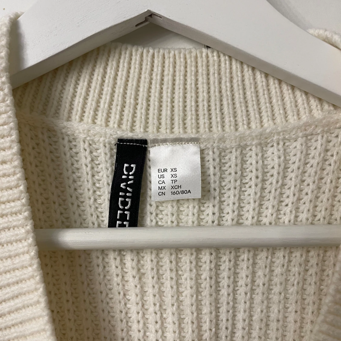 Vit stickad väst från Divided - 90