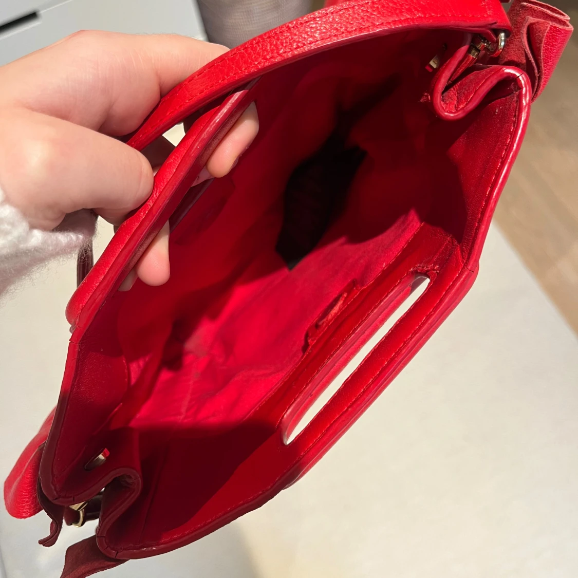 Röd majeväska  - 90