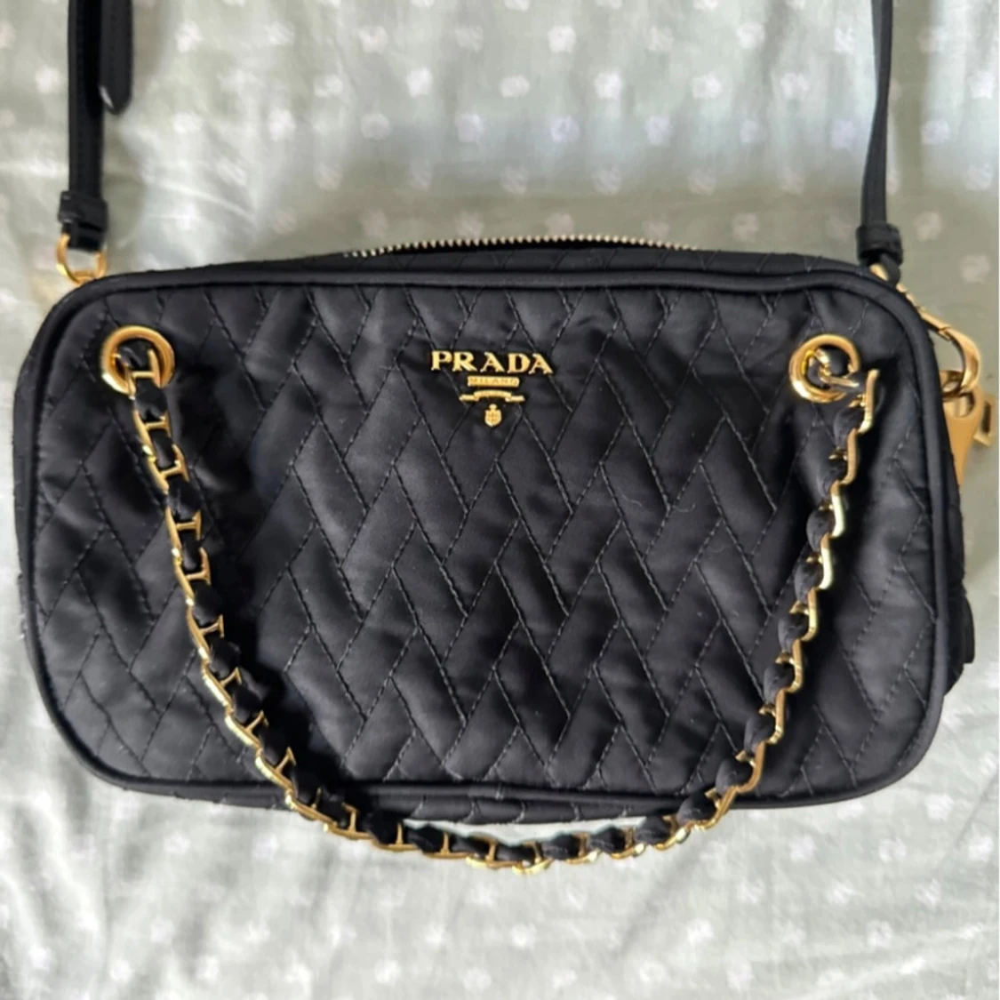 Svart quiltad väska från Prada - 93