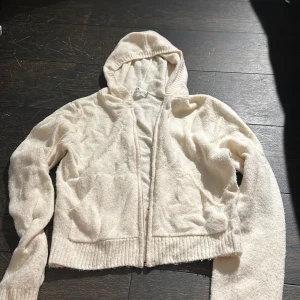 Hm tröja  - Använd  Pris kan diskuteras några få ggr 