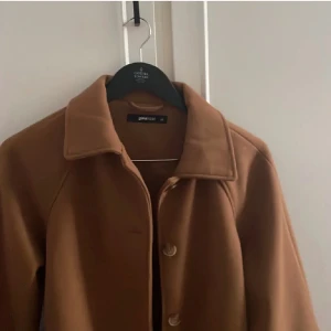 Brun kappa/jacka - Använt 1 gång helt ny från gina 