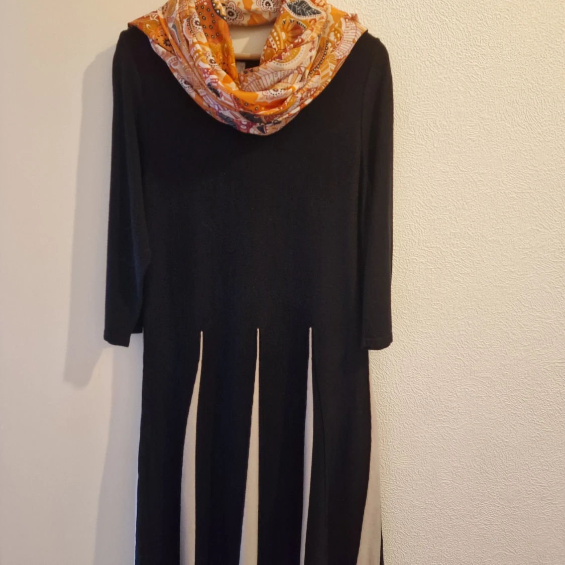 Svart beige klassisk stickat klänning