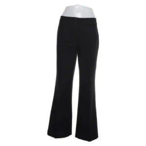Low waist kostymbyxor - Säljer mina lågmidjade kostymbyxor som är köpa från Sellpy.  Aldrig använda o lapp sitter kvar. Jag är 165 och de sitter perfekt i längd.💕 Pris går att diskutera.