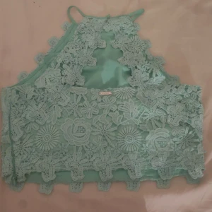 Blus  - Andvänd få gånger då ja ttcker den inre passar mig, den är som ny inga sakdor eller fläckar. Pris kan diskuteras