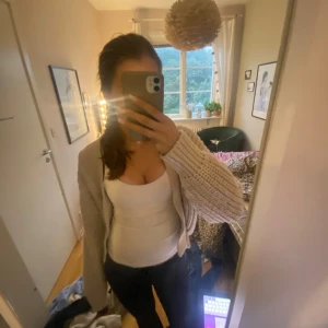 Kofta! - Jätte söt kofta från h&m! Säljer då den inte kommer till användning skicka gärna prisförslag!🥰