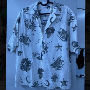 Kortärmad Skjorta - Kortärmad skjorta från Carlings Oanvänd! Strl XS men är oversized