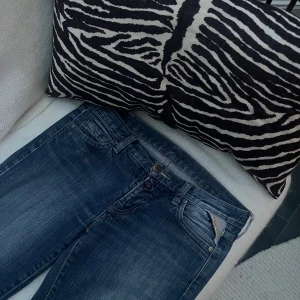 Replay jeans  - Säljer mina super fin Realay jeans. Jeansen är i storlek S och har använts väldigt sällan. Köpte jeansen för ca 1500 men säljer för 1100kr.💓