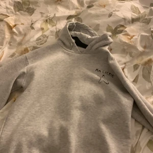 Ma cherie tröja - Ma cherie tröja inte min stil längre kmr inte till användning 