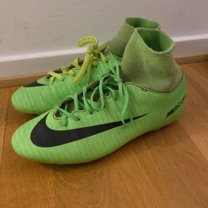 Nike mercurial - Fottbolskor ok skick dom är gamla så billigt pris storlek 38,5