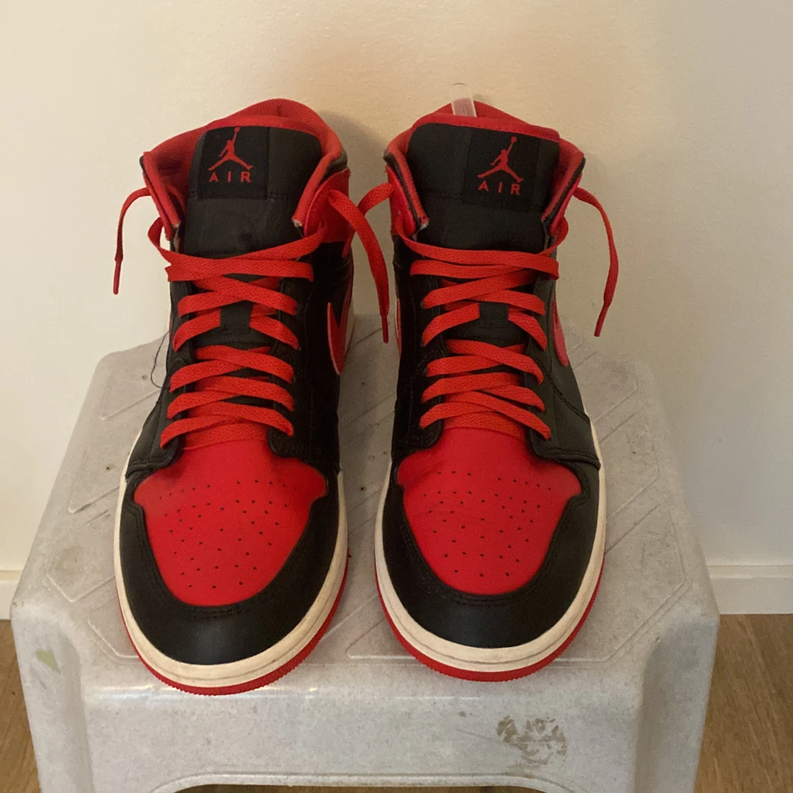 Jordan 1 mid