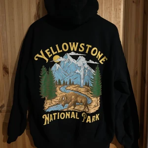 Hoodie - En riktigt fet hoodie från carlings i storlek M men sitter mera som S 