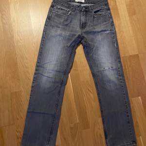 Dressman jeans vintage, snygga slitningar och najs tvätt. 32/32