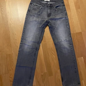 Dressman jeans vintage - Dressman jeans vintage, snygga slitningar och najs tvätt. 32/32