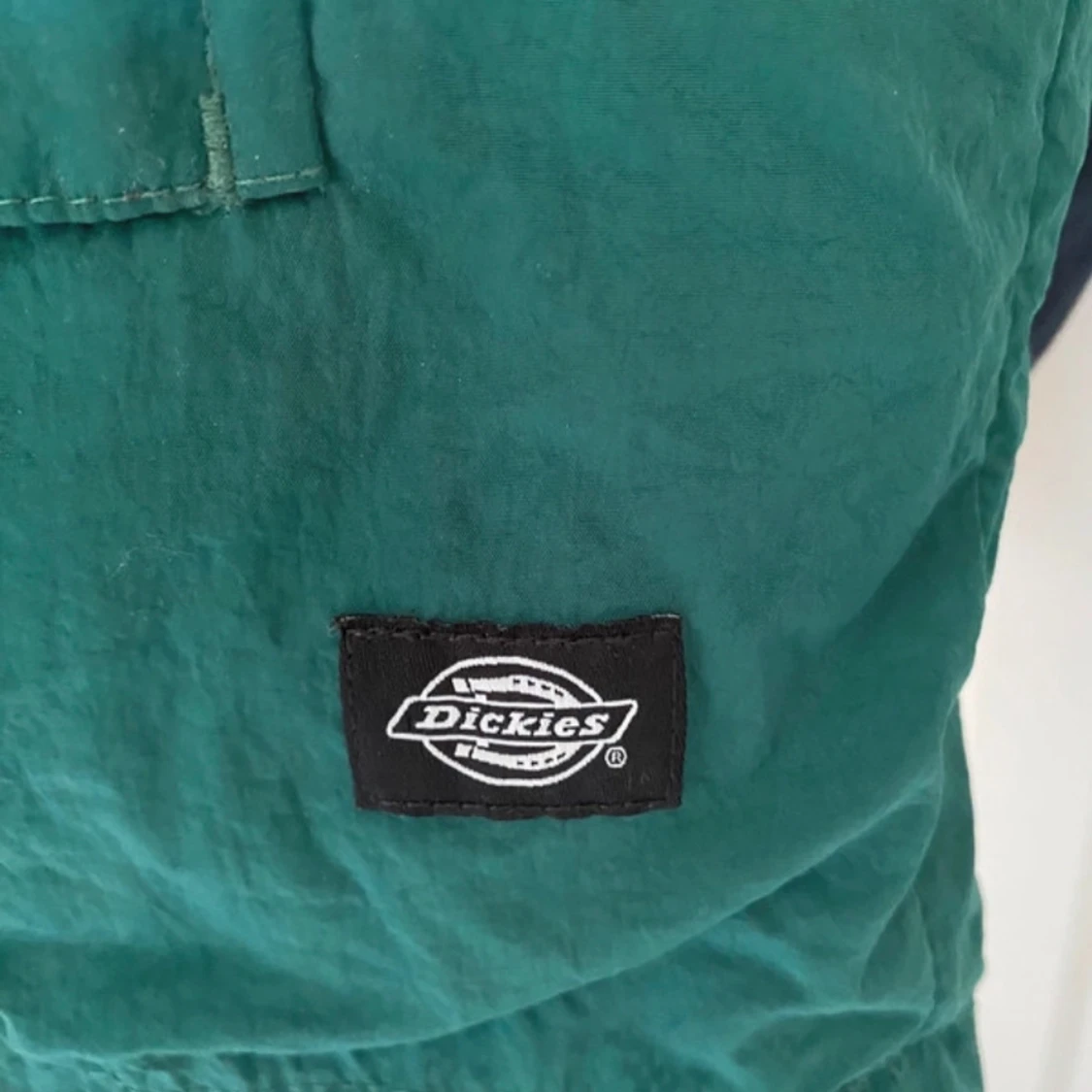 Grön och marinblå vindjacka från Dickies - 91