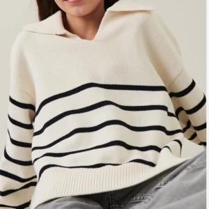 randig tröja  - Från Gina !! I NY skick! ❤️ slutsåld och kostar igentligen runt 300 (tror jag) 