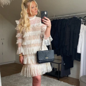 By Malina klänning  - Säljer nu min super fina by malina klänning, jag har vanligtvis S men denna klänning är i L